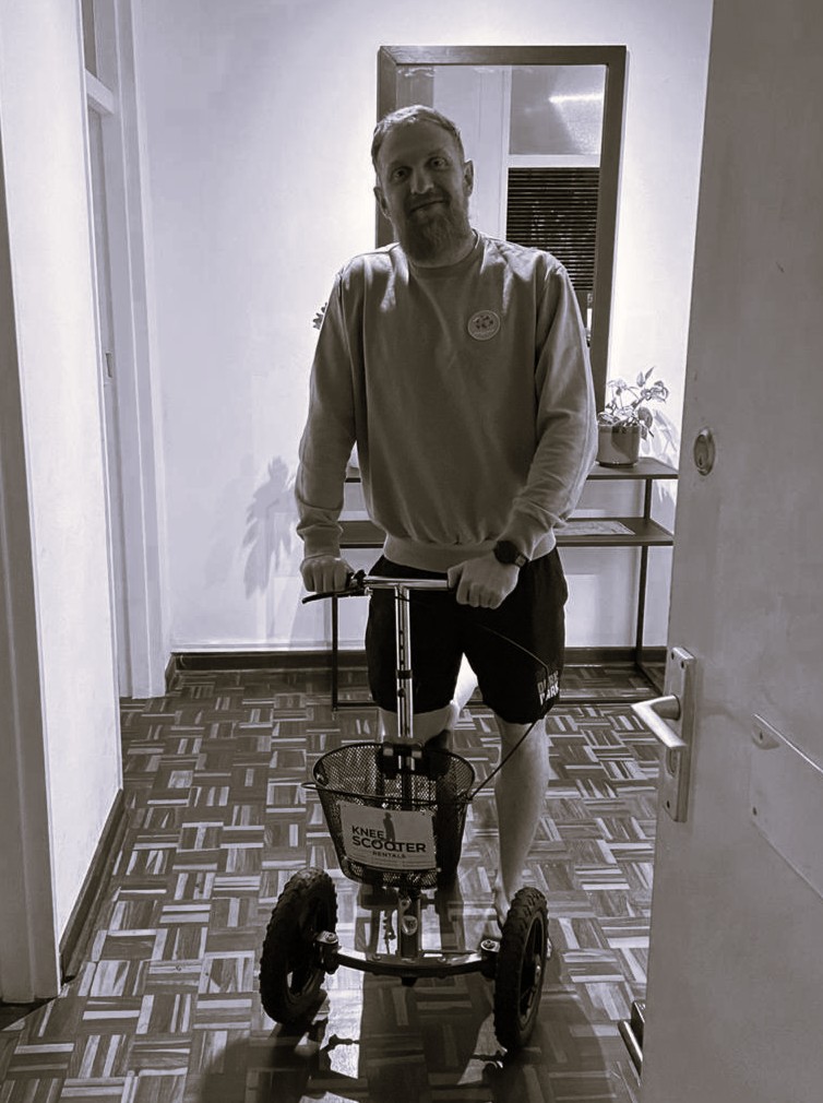 Terrance using a knee scooter while his ankle was in a cast during treatment at Hyde Park Physiotherapy following surgery for an achilles tendon rupture.